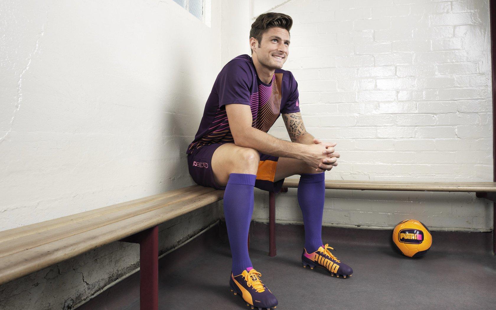 罗家双胞胎闪耀俱乐部联赛，携手征战绿茵场指日可待